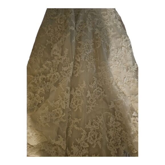 DAVID TUTERA Ivory Lace Beaded Wedding Dress - Size 8 - Picture 9 of 12